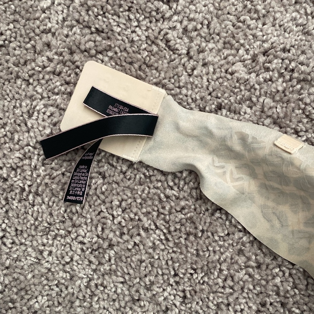Victoria Secret Strapless Bra - Picture 6 of 7